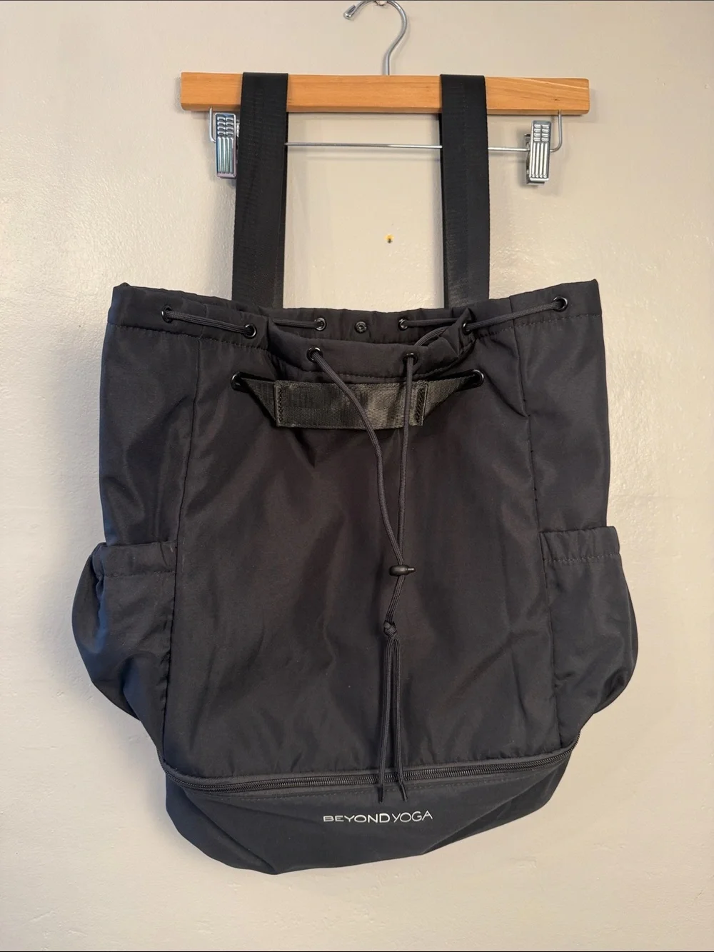 BEYOND YOGA Women's Black Convertible Gym Bag